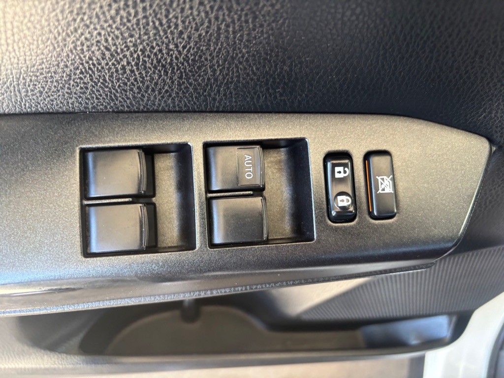 2017 Toyota Rav4 Image 9