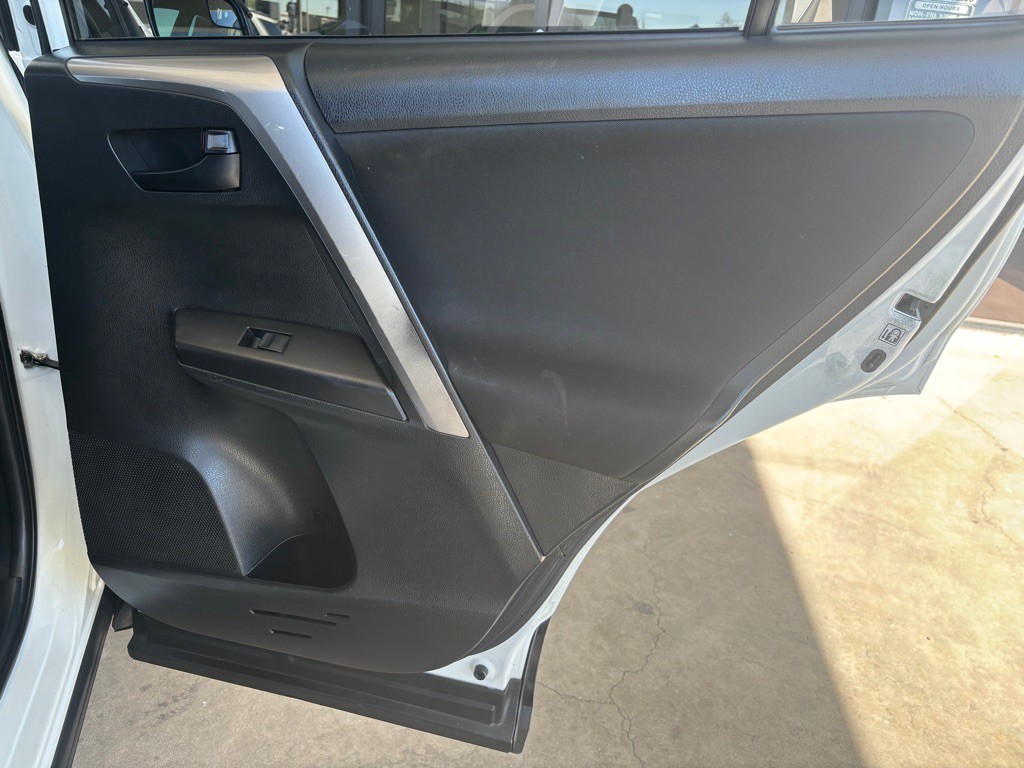 2017 Toyota Rav4 Image 19