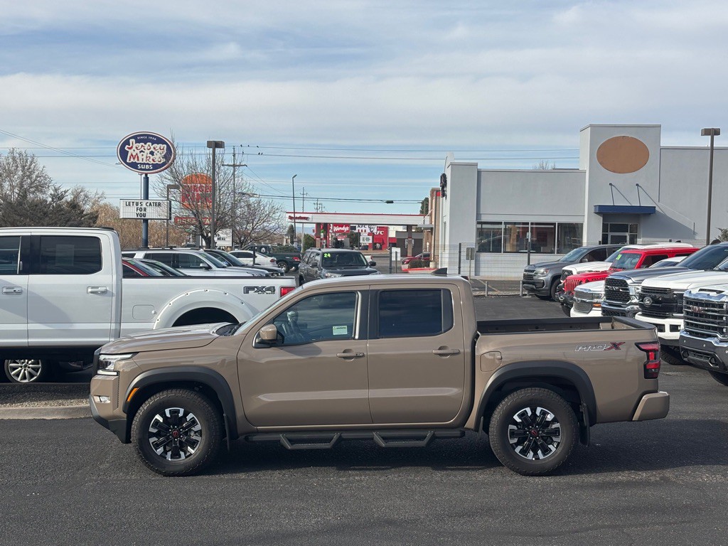 2023 Nissan Frontier Image 2