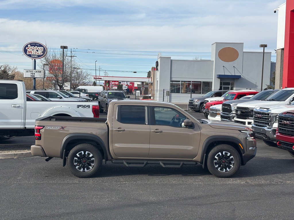 2023 Nissan Frontier Image 3