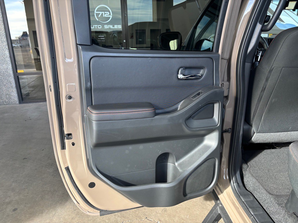2023 Nissan Frontier Image 24