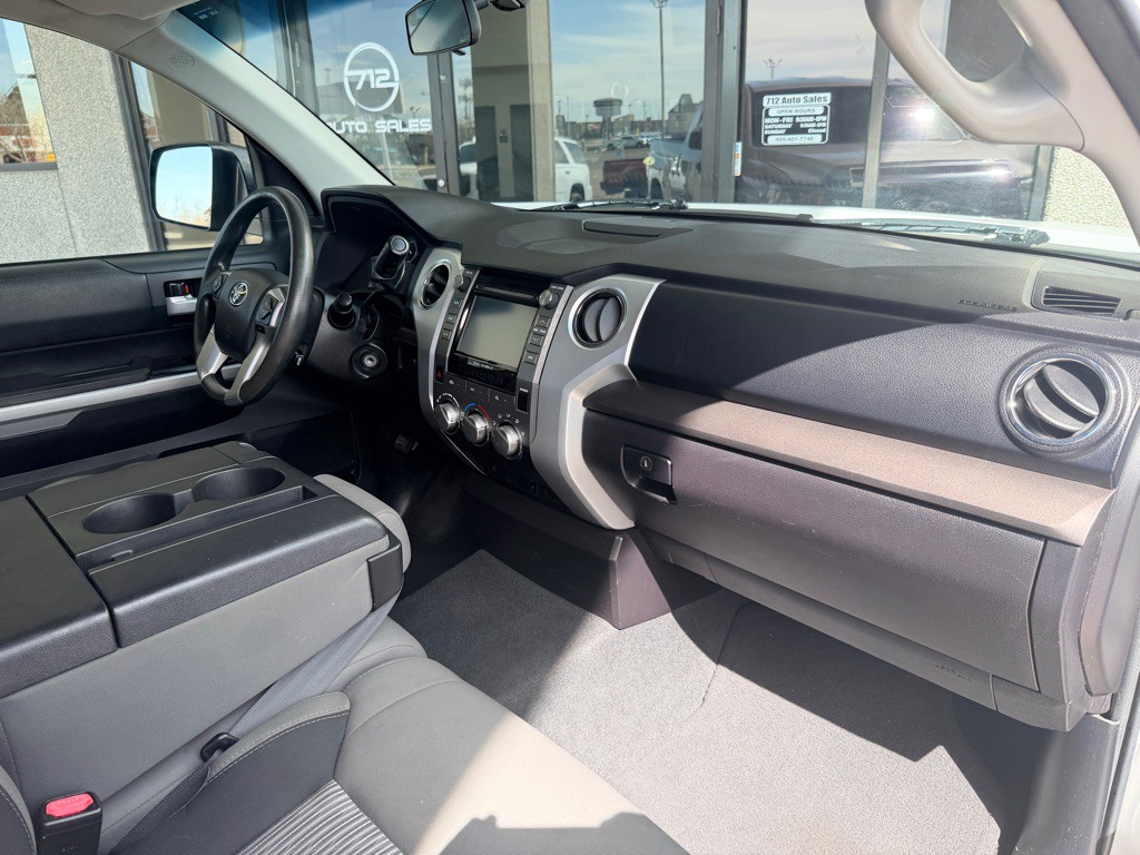 2015 Toyota Tundra Image 18