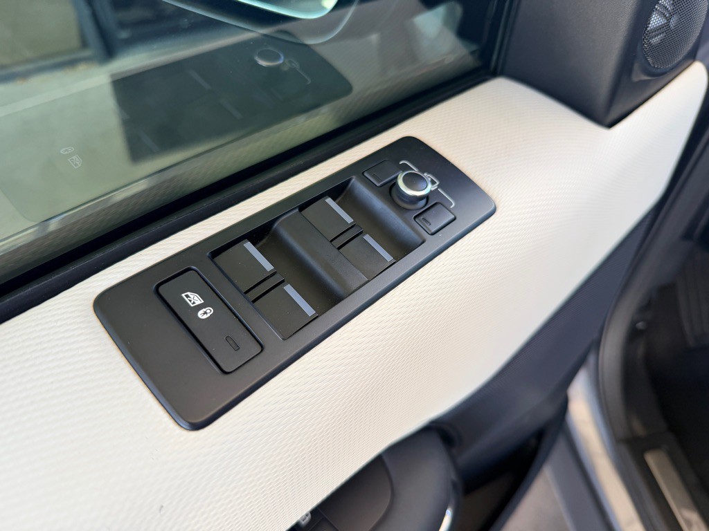 2021 Land Rover Discovery Image 5