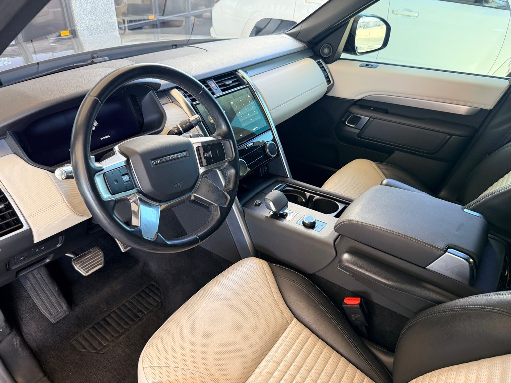 2021 Land Rover Discovery Image 8