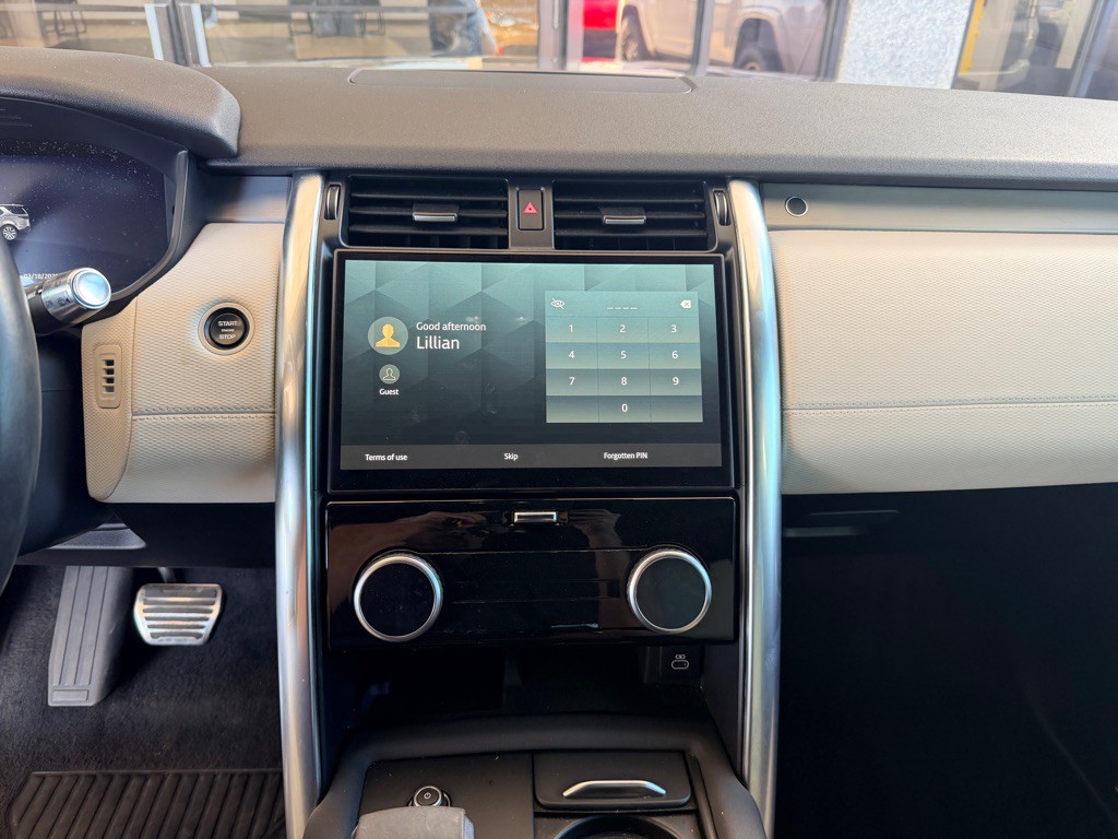 2021 Land Rover Discovery Image 11