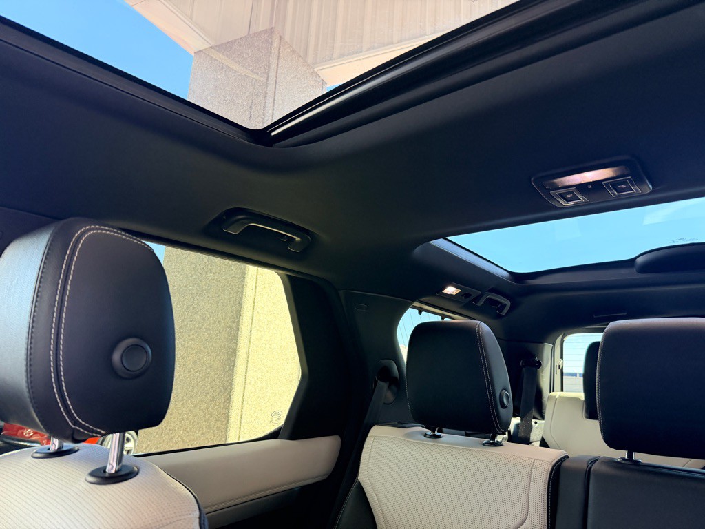 2021 Land Rover Discovery Image 13