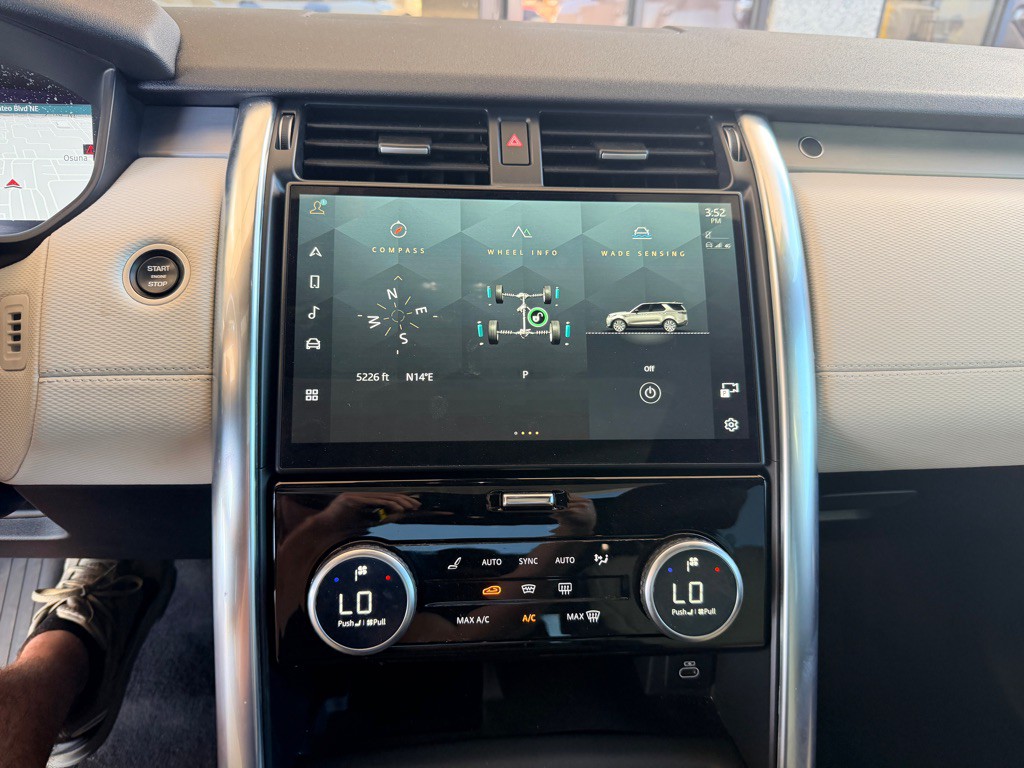 2021 Land Rover Discovery Image 14