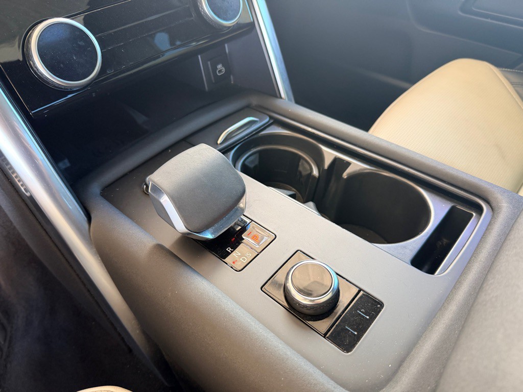 2021 Land Rover Discovery Image 17