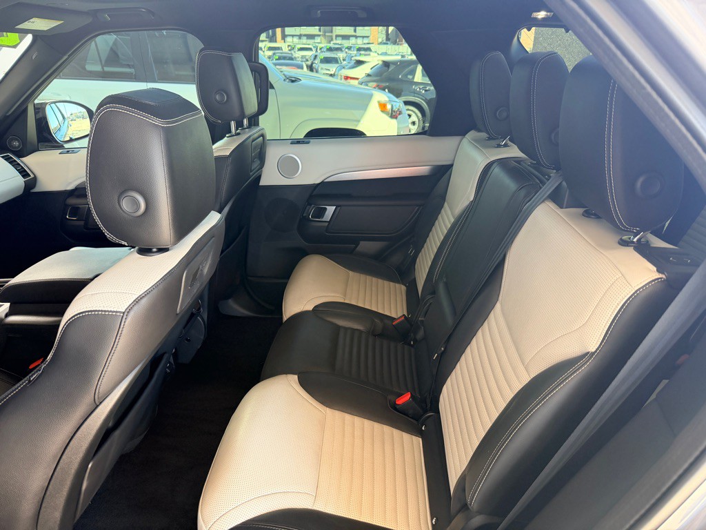 2021 Land Rover Discovery Image 18