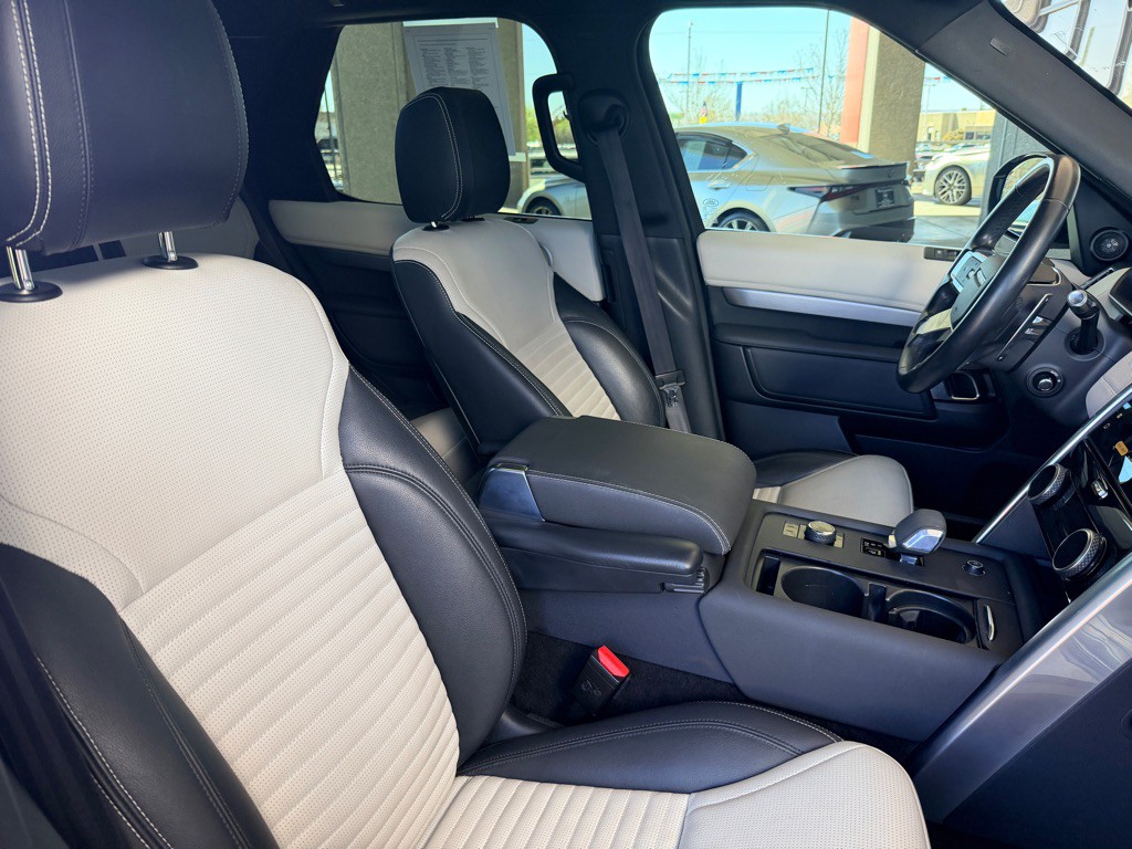 2021 Land Rover Discovery Image 24