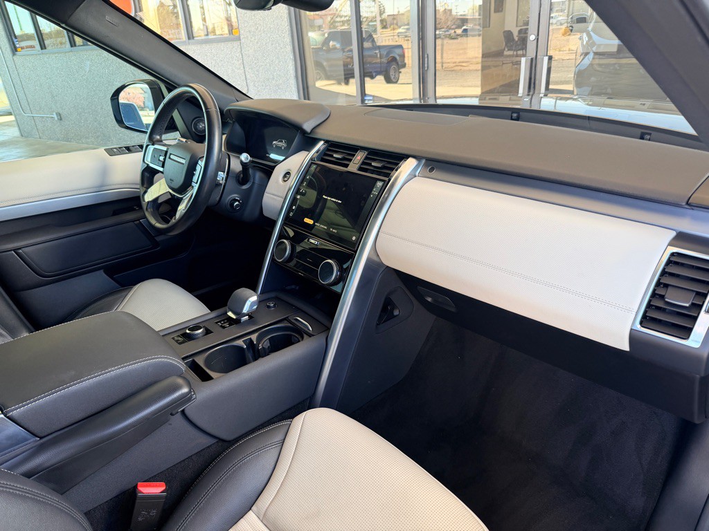 2021 Land Rover Discovery Image 25
