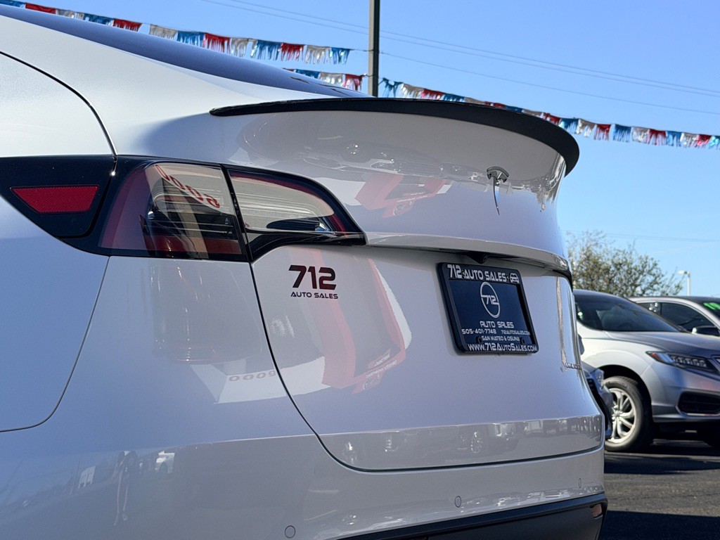 2021 Tesla Model Y Image 32