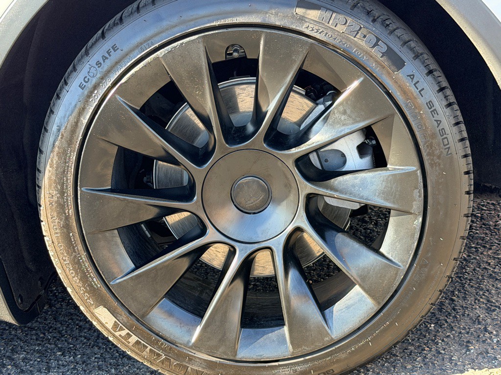 2021 Tesla Model Y Image 45