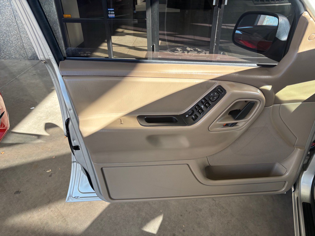 2004 Jeep Grand Cherokee Image 8