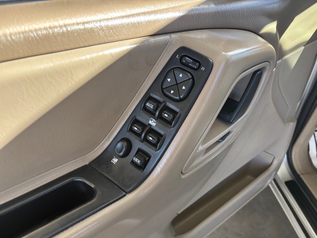 2004 Jeep Grand Cherokee Image 9