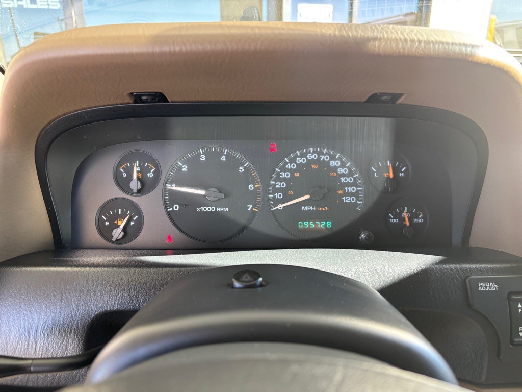 2004 Jeep Grand Cherokee Image 11