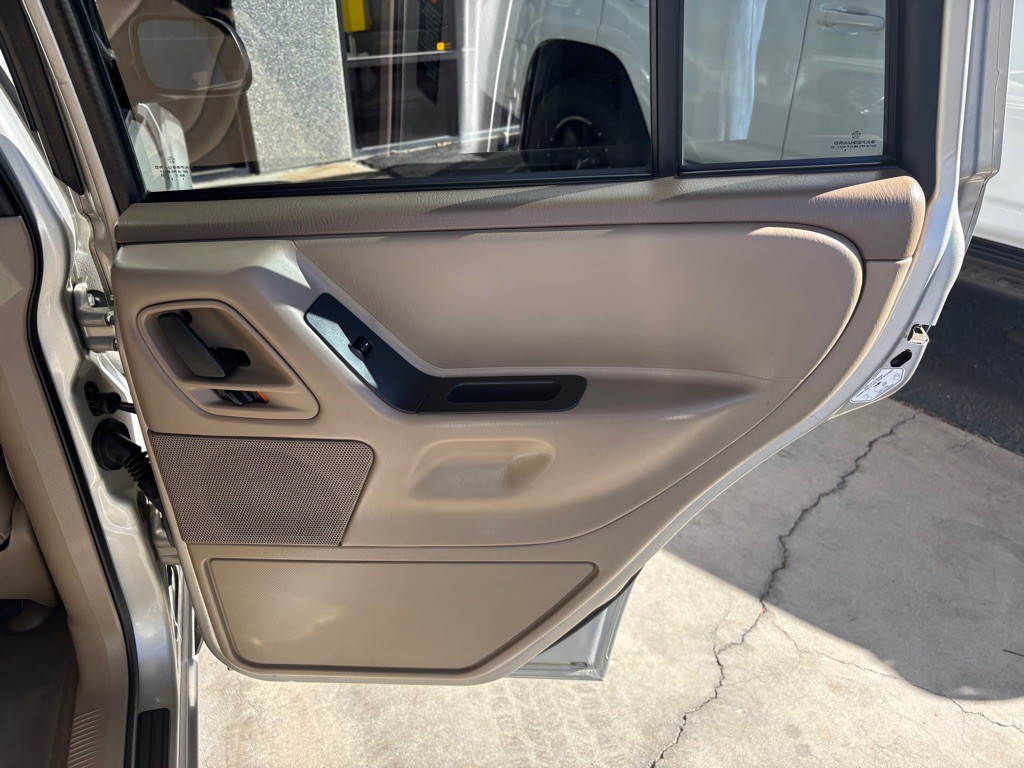 2004 Jeep Grand Cherokee Image 26