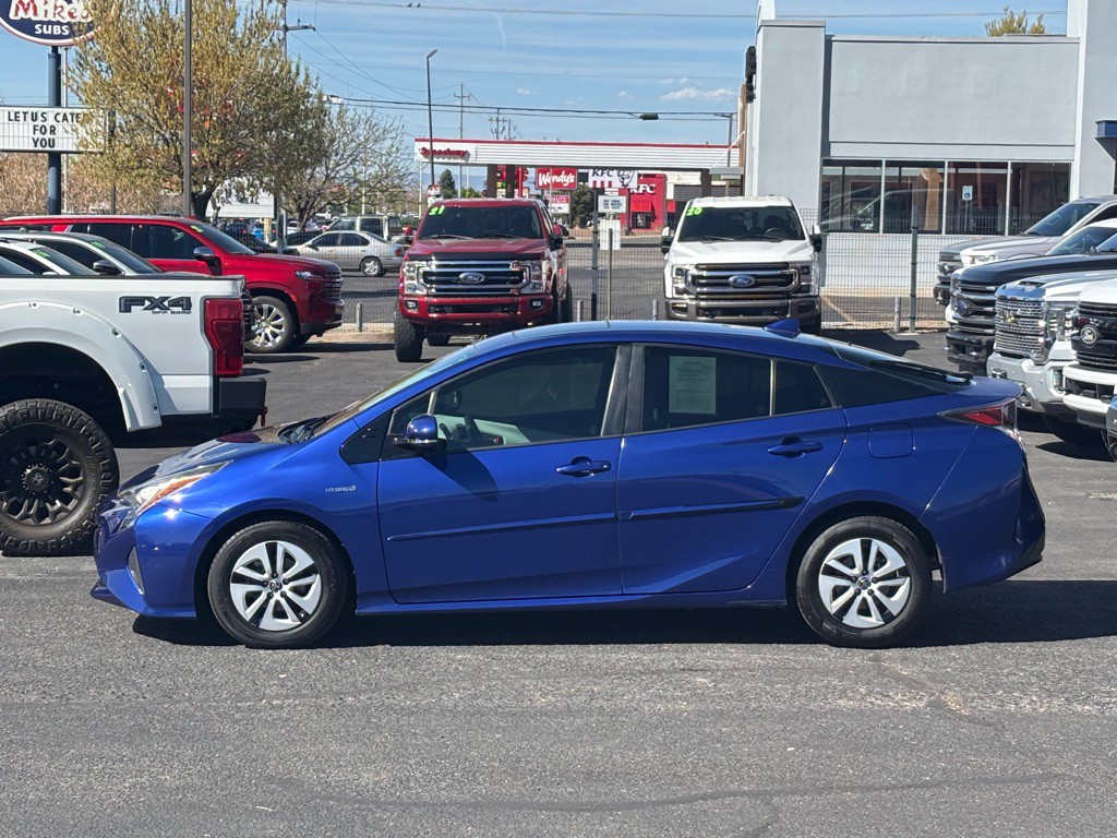 2016 Toyota Prius Image 2