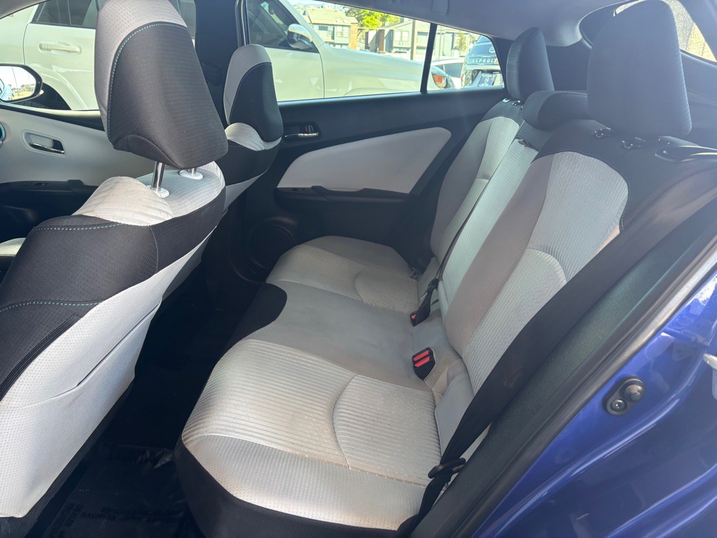 2016 Toyota Prius Image 17