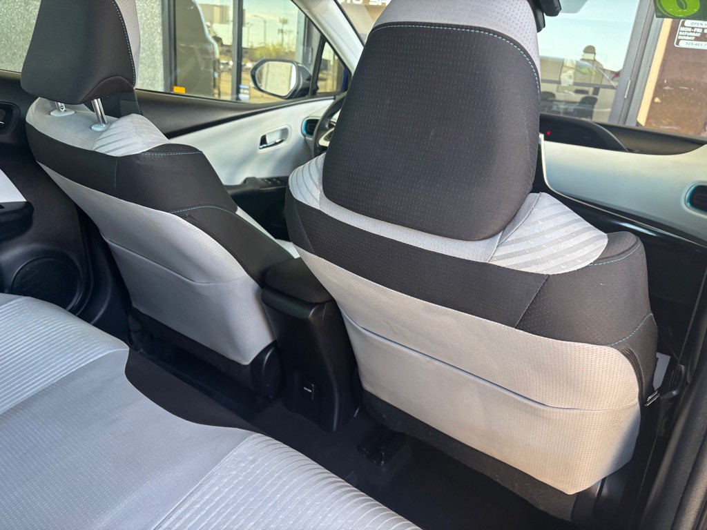 2016 Toyota Prius Image 25