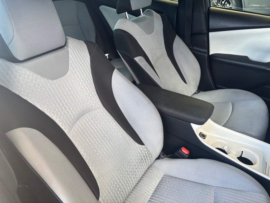 2016 Toyota Prius Image 28