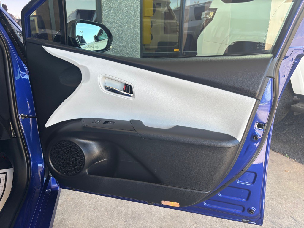 2016 Toyota Prius Image 30