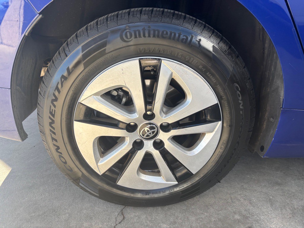 2016 Toyota Prius Image 48