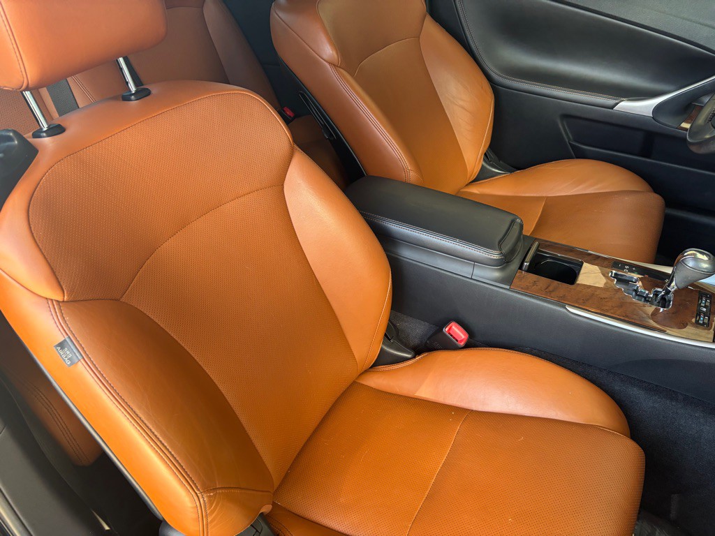 2014 Lexus IS Image 28