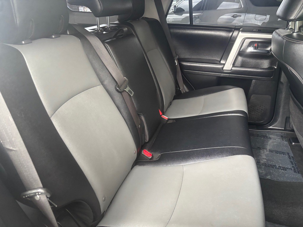 2019 Toyota 4Runner Image 32