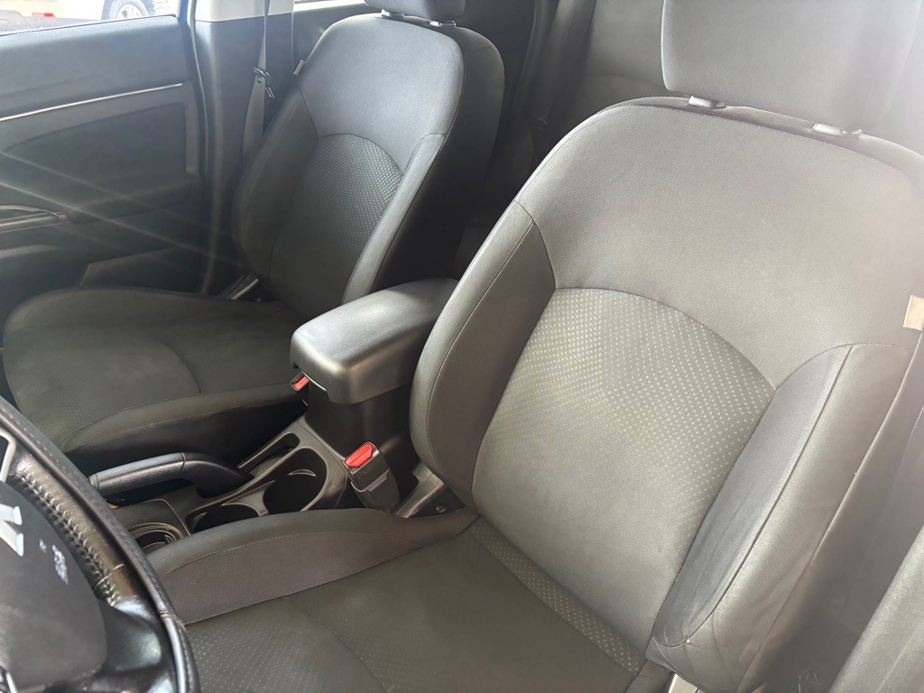 2015 Mitsubishi Outlander Image 6