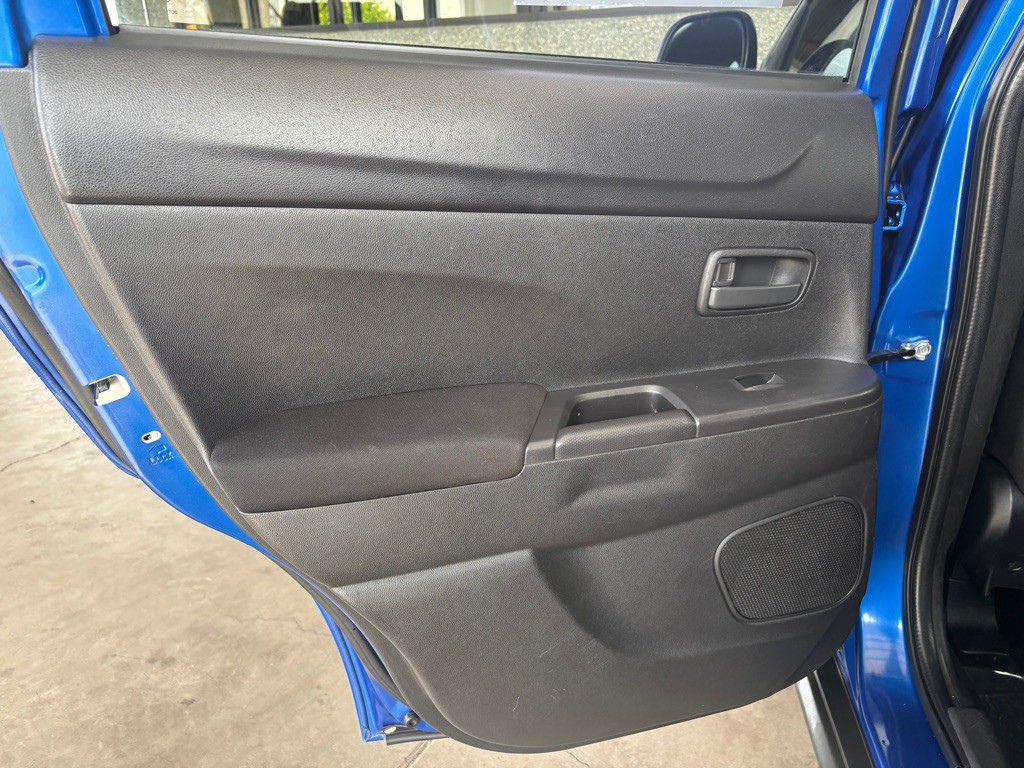2015 Mitsubishi Outlander Image 24