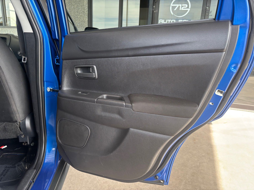 2015 Mitsubishi Outlander Image 30