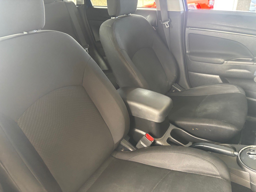 2015 Mitsubishi Outlander Image 32