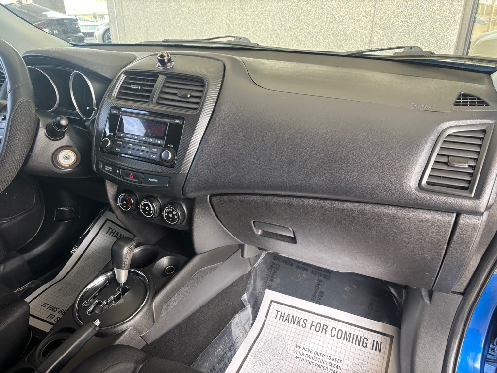 2015 Mitsubishi Outlander Image 33