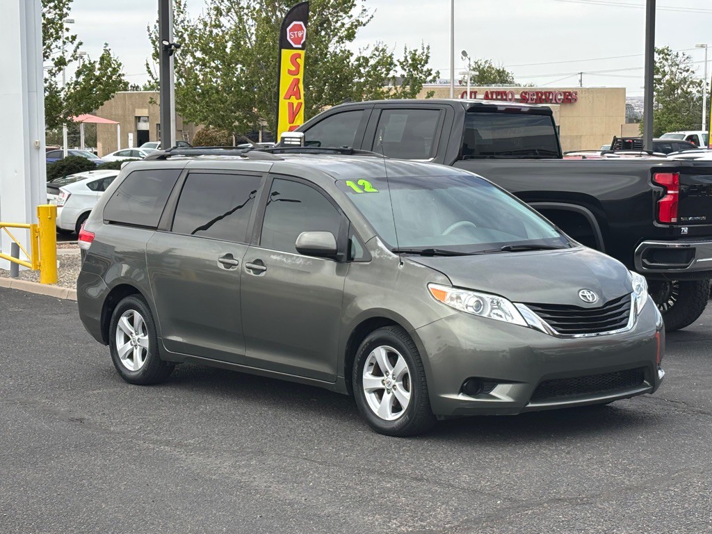 2012 Toyota Sienna Image 4