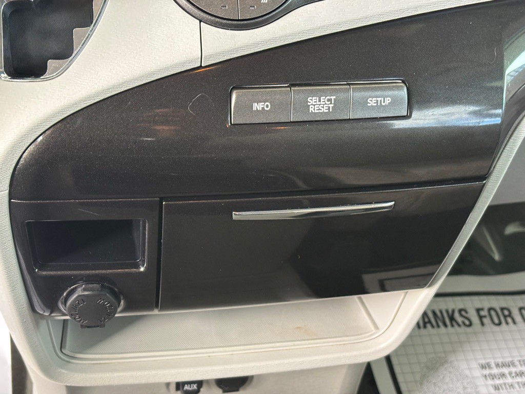 2012 Toyota Sienna Image 15