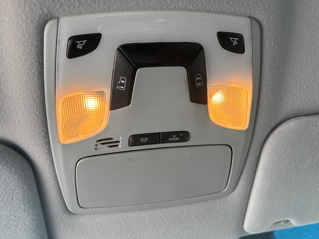 2012 Toyota Sienna Image 16