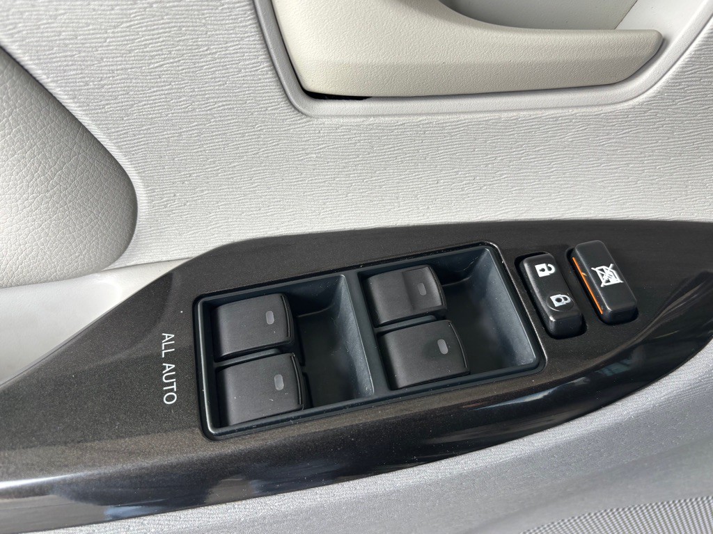 2012 Toyota Sienna Image 19
