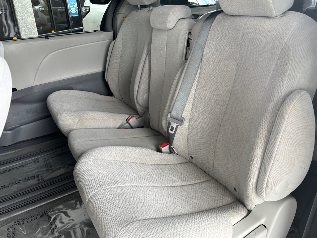 2012 Toyota Sienna Image 20