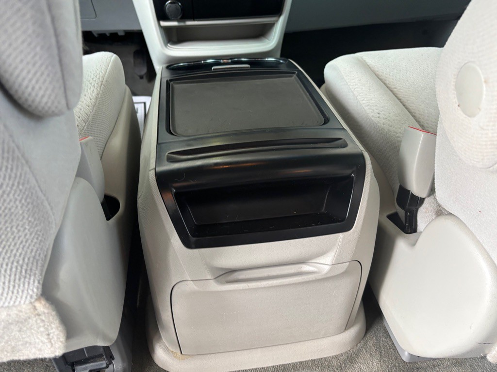 2012 Toyota Sienna Image 22