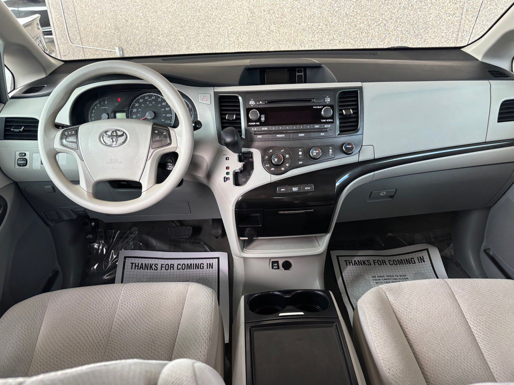 2012 Toyota Sienna Image 24