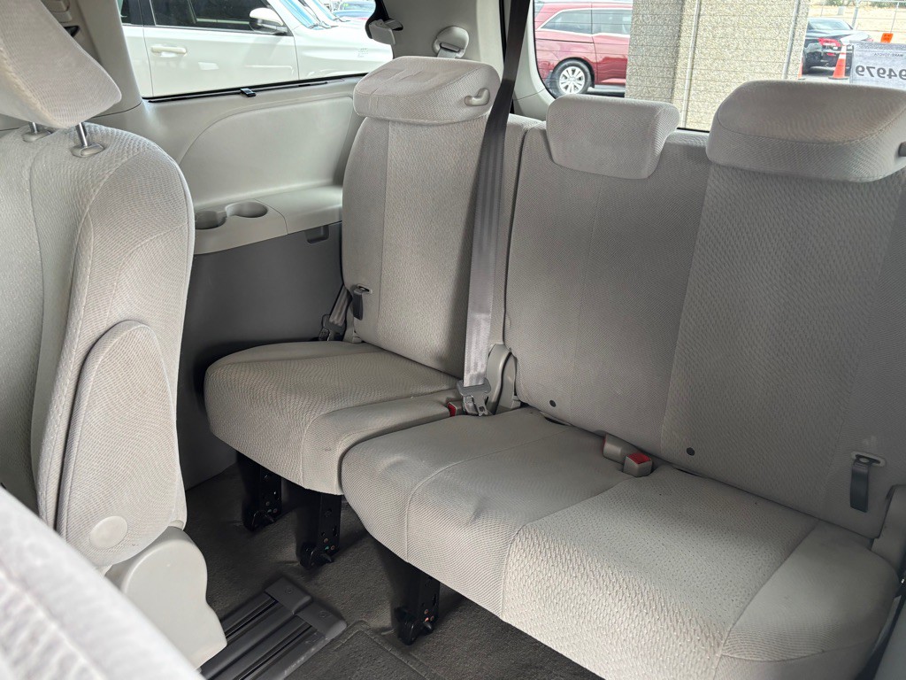 2012 Toyota Sienna Image 25