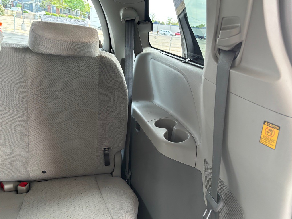 2012 Toyota Sienna Image 26