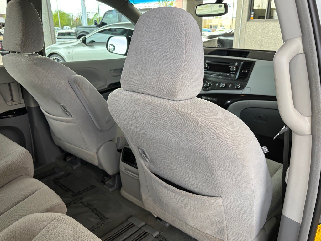 2012 Toyota Sienna Image 30