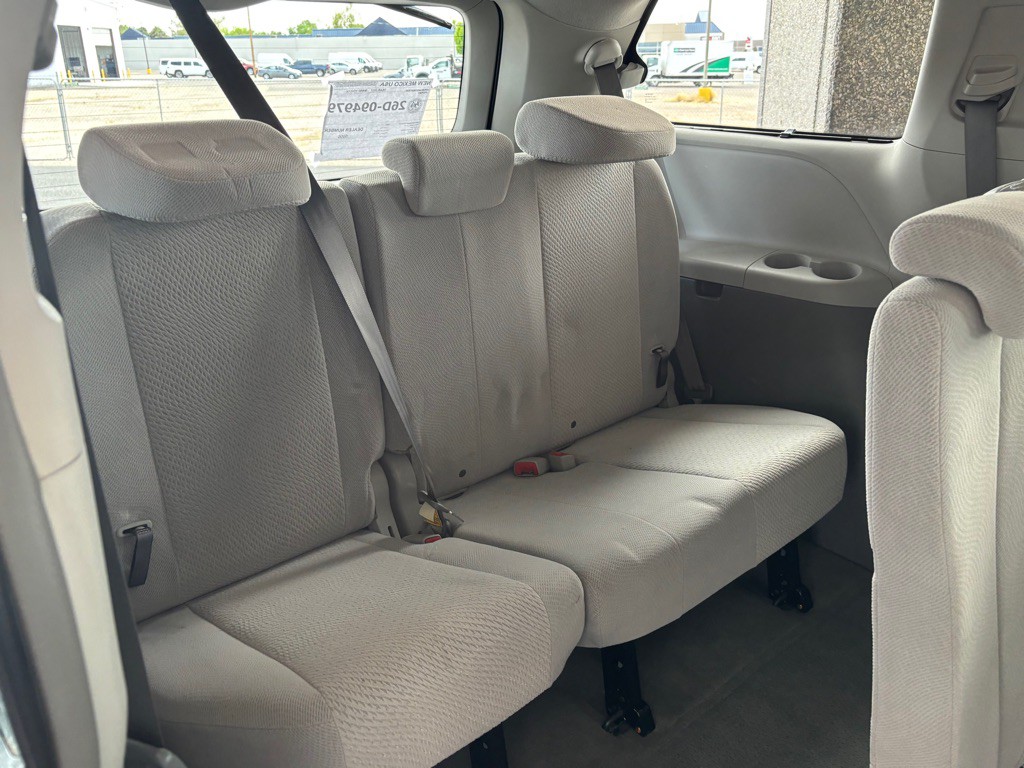 2012 Toyota Sienna Image 31