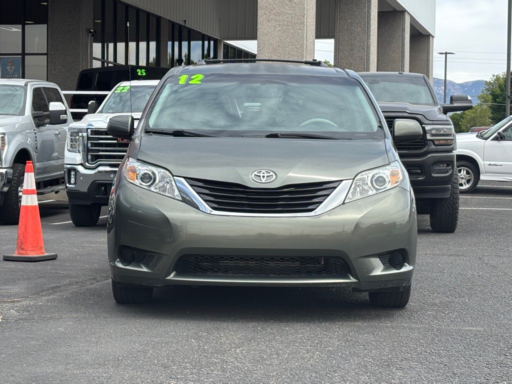 2012 Toyota Sienna Image 38