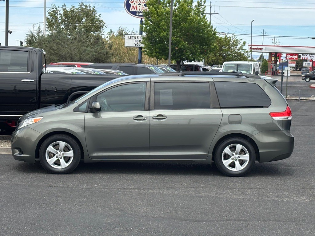 2012 Toyota Sienna Image 41