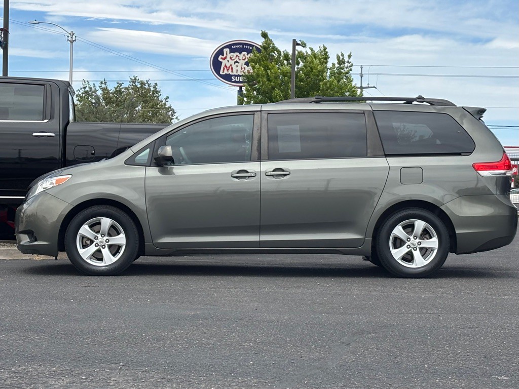 2012 Toyota Sienna Image 42