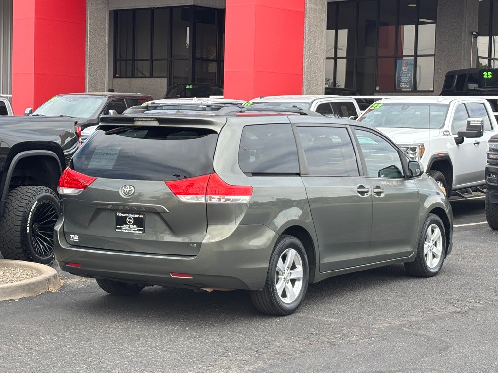 2012 Toyota Sienna Image 47
