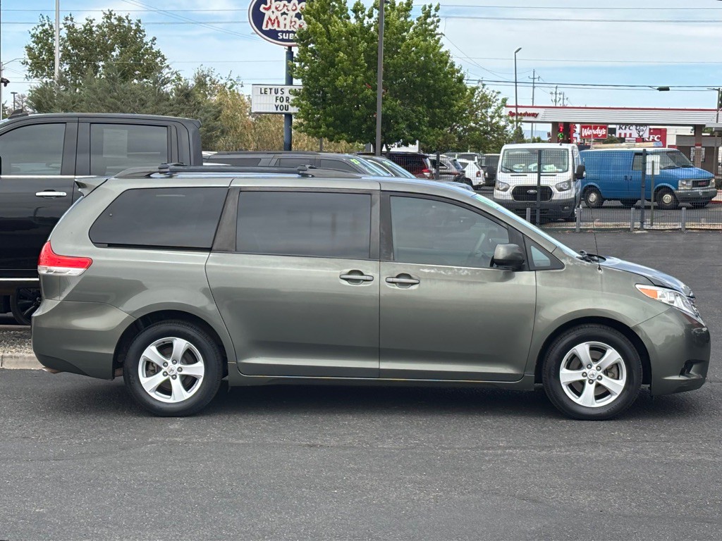 2012 Toyota Sienna Image 49